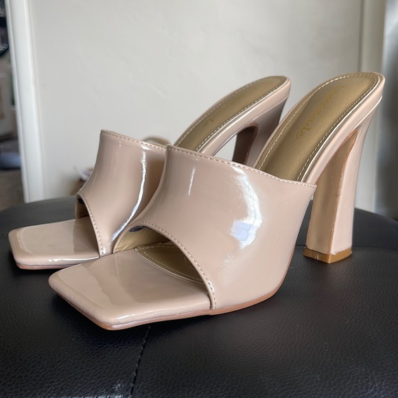 7.5 Nude Heels, Slides, Mules - Picture 1 of 5